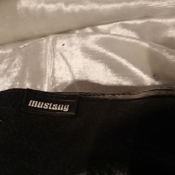 Size 6 boots with heals - Picture 2 of 2